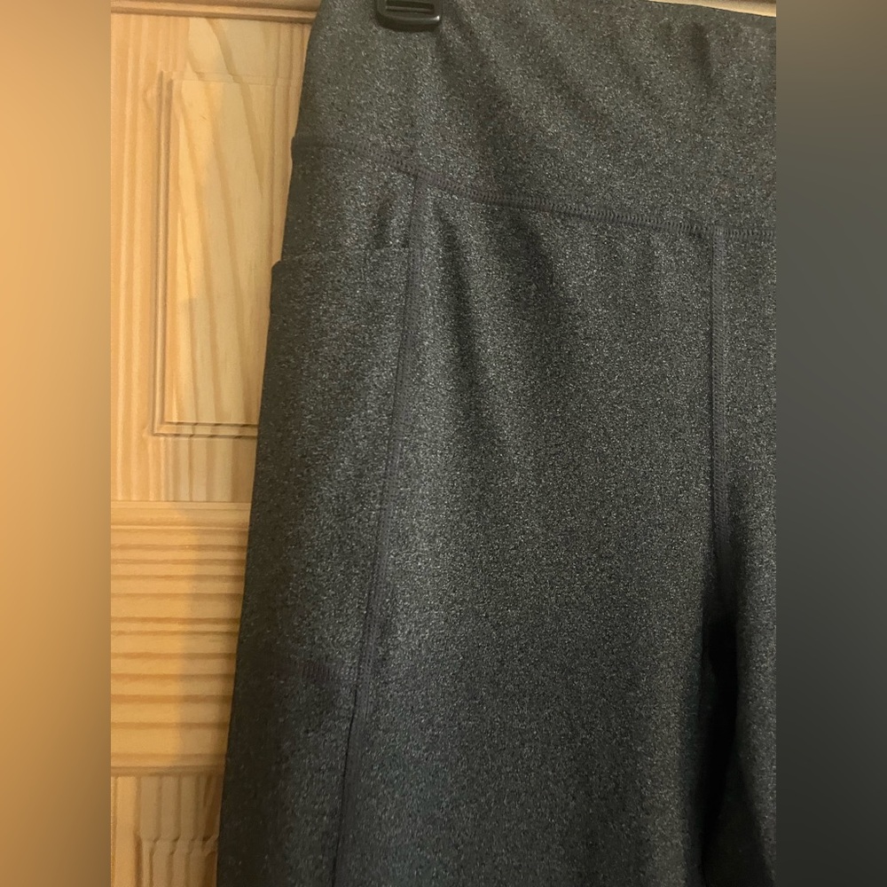 Skechers Charcoal Gray leggings with Pockets Size Medium - Picture 3 of 11
